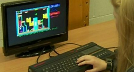复古电脑路演为NI学校带来IT技能