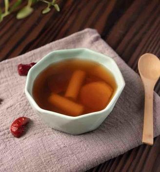葱姜红糖水 风寒感冒必备的做法步骤，葱姜红糖水 风寒感冒必备的家常做法