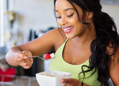 这里列出了一些健康零食可帮助您在忙碌时避免饥饿感